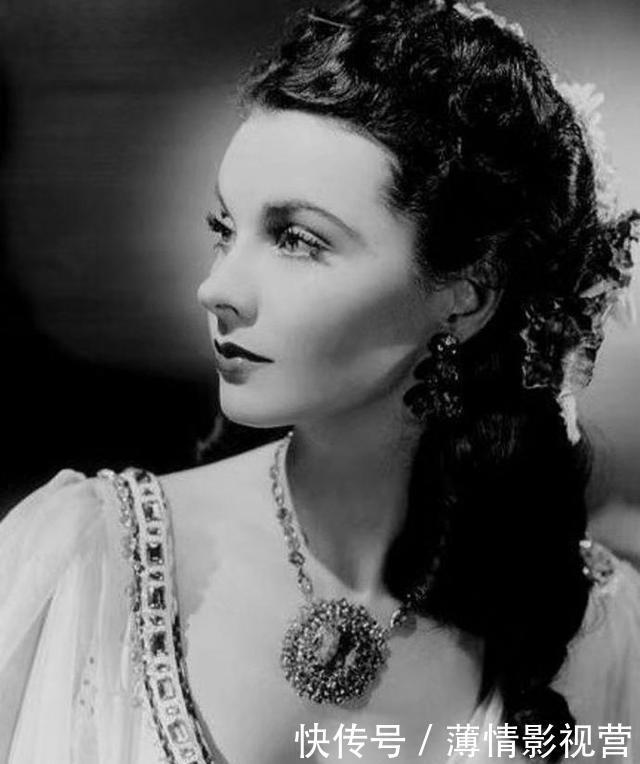 普京|13张世界名人罕见照稚气的普京，留长发的成龙，扭胯的林青霞