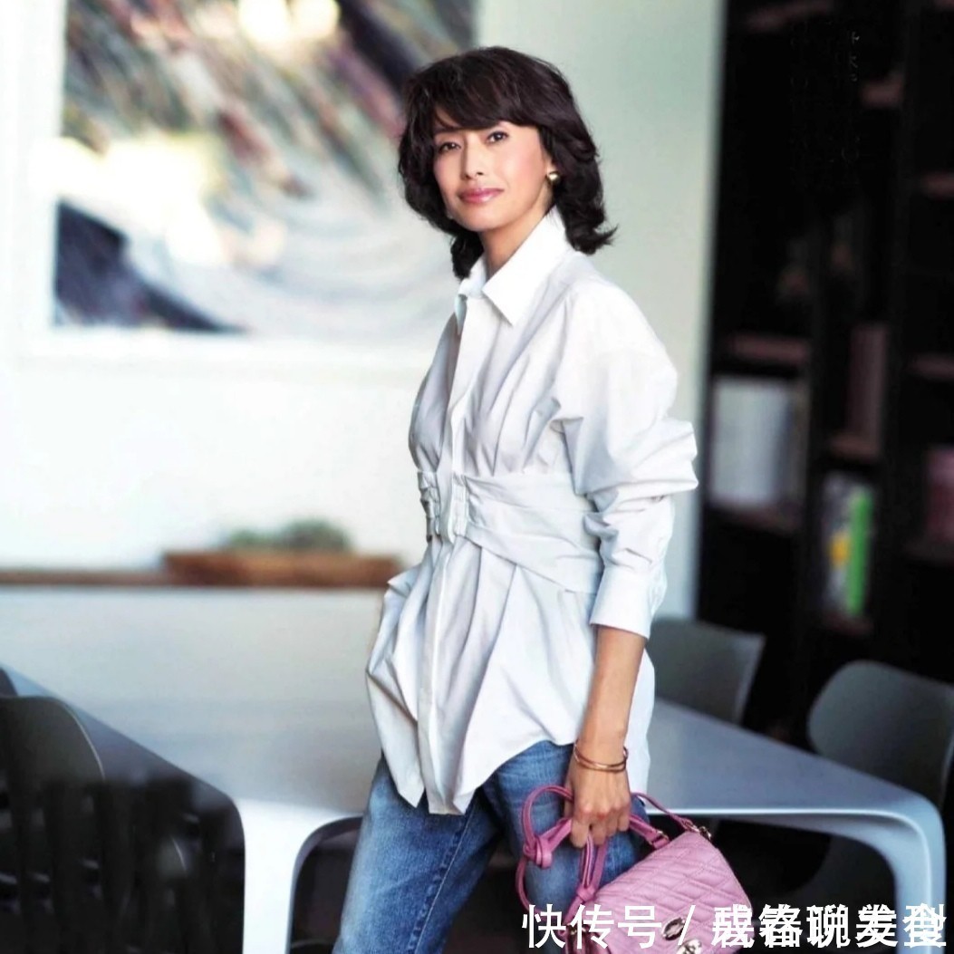 裤型 五十岁女人搭配秋装,要记牢“3穿3不穿”,优雅得体又与众不同