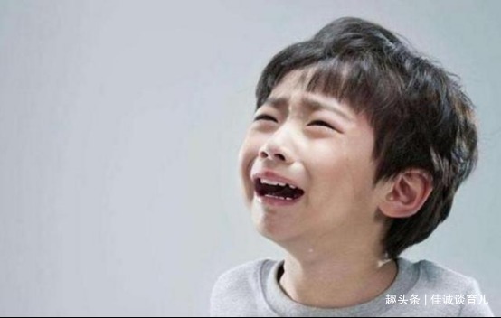 偷钱|同样是拿走爸爸的100块钱，两个爸爸的做法，孩子长大后差距明显