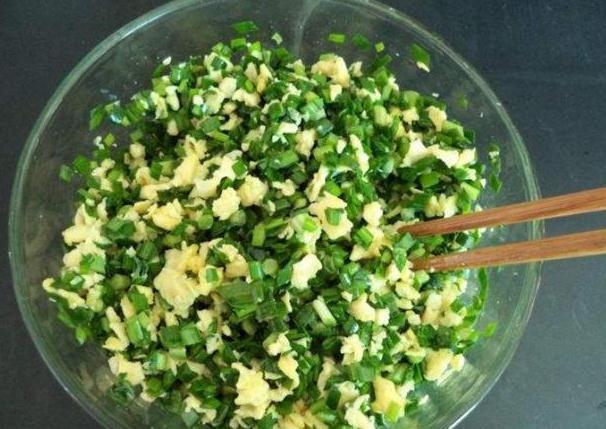 包韭菜饺子馅,学会“2放2不放”,韭菜鲜嫩翠绿不出水,好吃过瘾