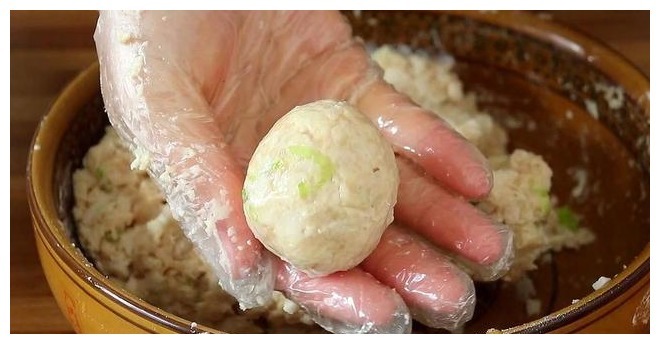 莲藕新吃法，不炒不凉拌，饭店都买不到，出锅就抢光，太香了