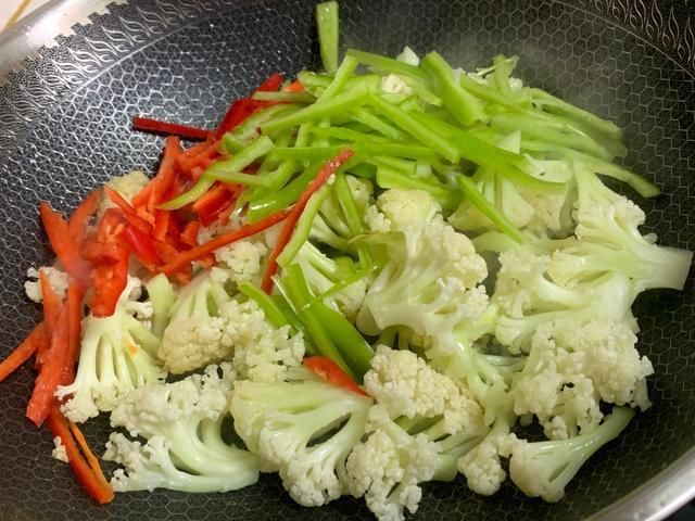 一月，遇见这菜我一买就是十斤，晚上照着吃，瘦到掉裤子！