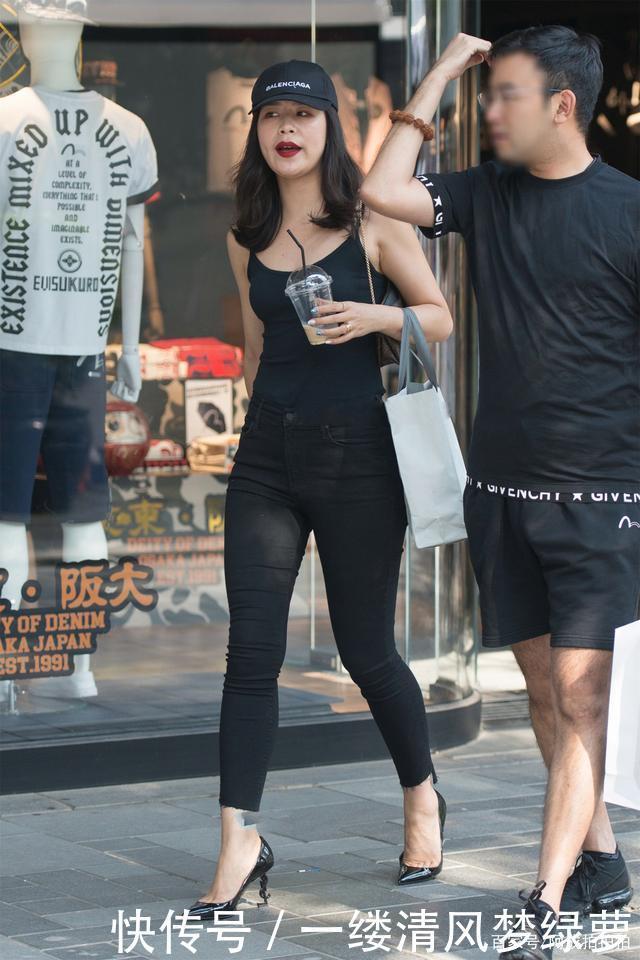 搭配|黑色背心搭配同色长裤,冷艳气质,扑面而来