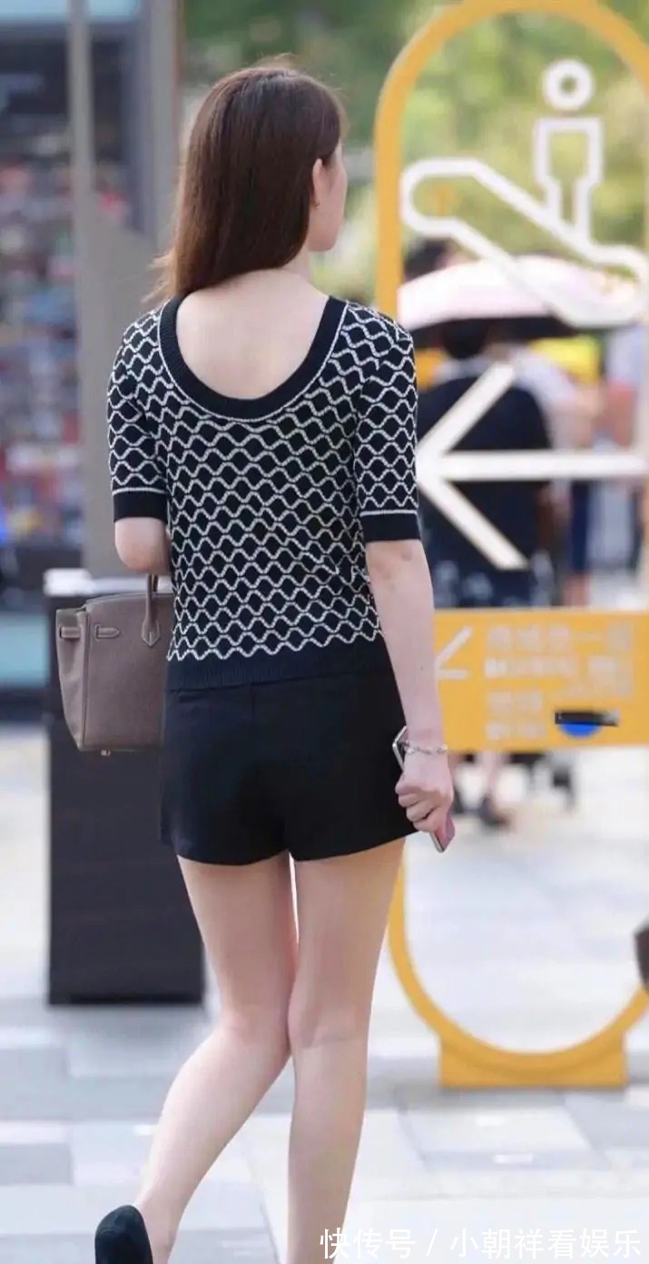 针织上衣|圆领针织上衣搭配百褶裙,时尚优雅显品位,轻松穿出层次感