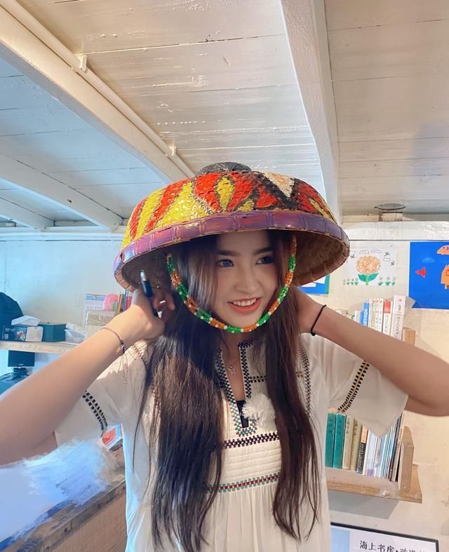  随声附和|金子涵做综艺像“透明人”，一集聊天不超10句话，全程随声附和