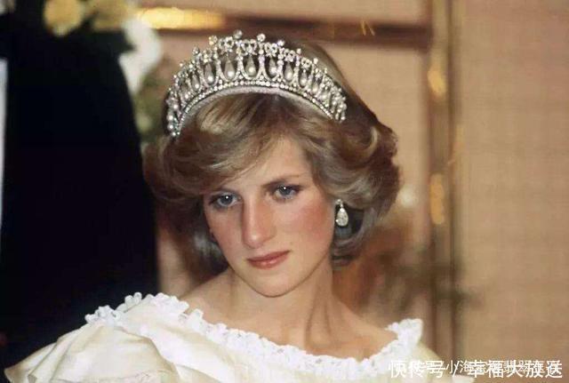 著名|史上著名的三件珍贵饰品,第一名就是她的翡翠珠琏!