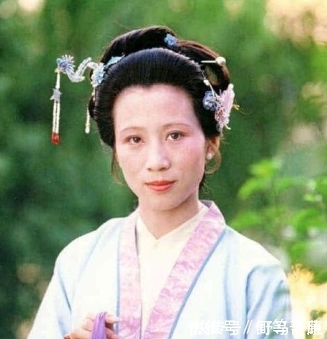 尤氏|王熙凤、李纨和尤氏三妯娌有矛盾，她们破天荒地团结合作赶走宝钗