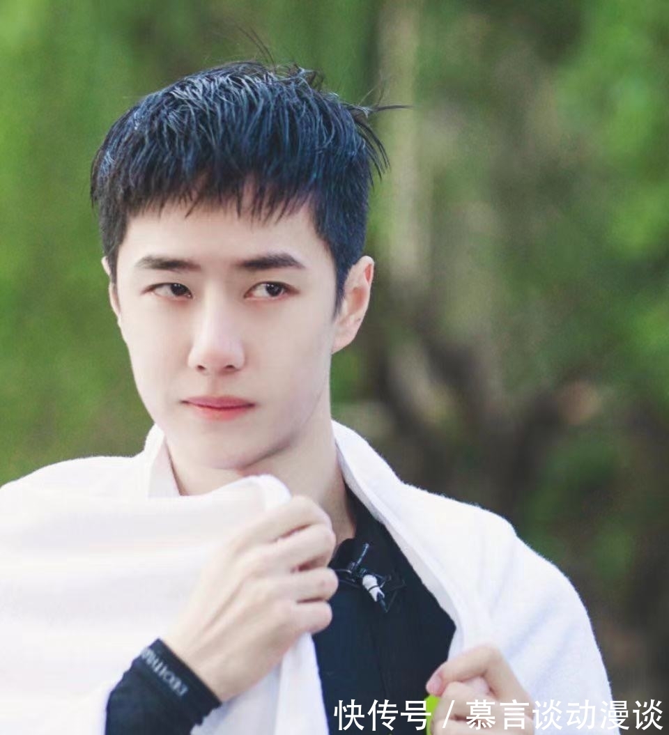 小白|王一博:天妈执着在做菜这事上,王一宝却是无心做菜,只想下水~