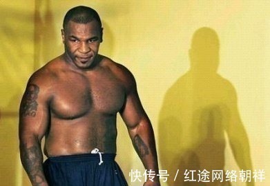 对抗|李小龙寸劲316斤对抗泰森右拳1600斤?他干得过泰森吗?