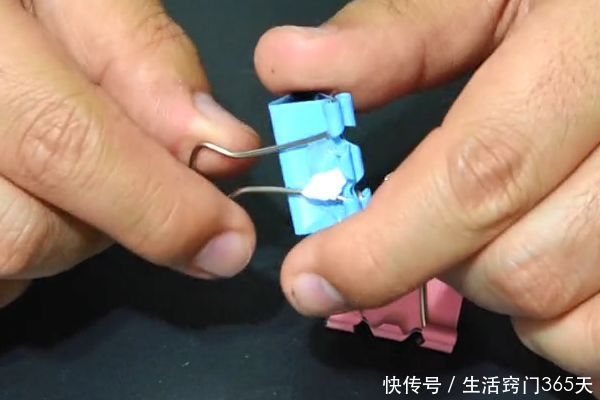 把长尾夹夹在拖鞋上,这用途太厉害了,解决了家家户户的烦恼