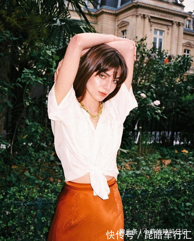 穿搭 女人过了50岁,买短袖记住这3不要,不然女神也会变村姑