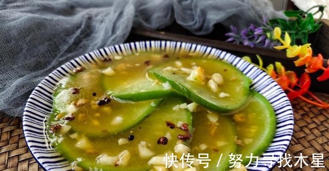 植物油|入冬后,我家常吃这菜,8毛一斤花青素含量高,切片一蒸真鲜美!