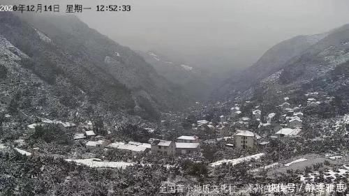 唱戏|白雁坑村今冬的第一场雪！还有人在雪中唱戏~