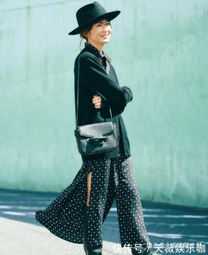 套头 奔四奔五的时髦女人,都喜欢用针织衫搭配,减龄百搭又显气质