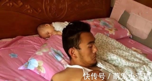 河南|河南爸爸睡觉太沉了, 醒来却瞧不见宝宝, 接下来的表情太逗
