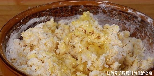 好吃|面粉里打4个鸡蛋,不用水,不油炸,比面包还好吃,上桌就抢光