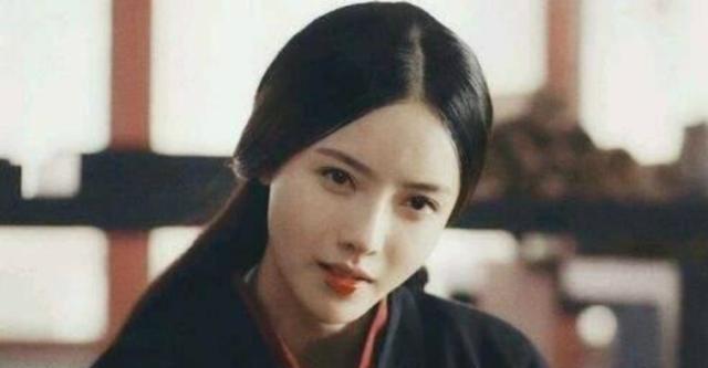 皇后|此女3岁时父亲亡故，相士说命带桃花母仪天下，日后果真应验