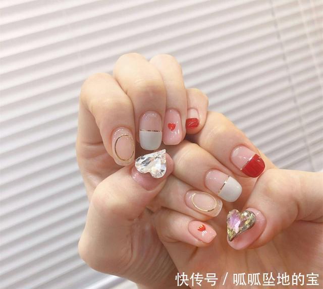 漂亮|换上一款漂亮的透明美甲,让你的指尖仙气满满,档次一下提升了