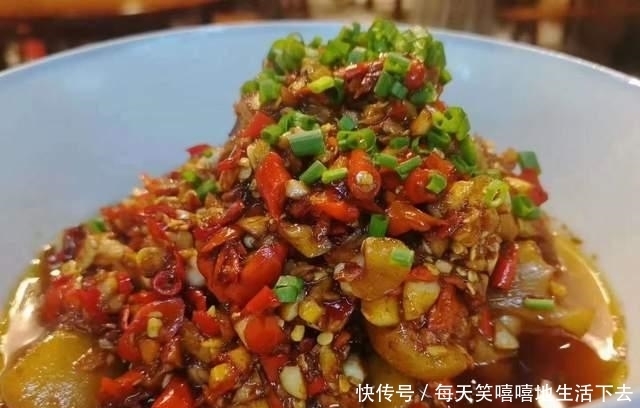  同学请客吃饭，一共6道菜，虽然看着不咋地，但是食材货真价实