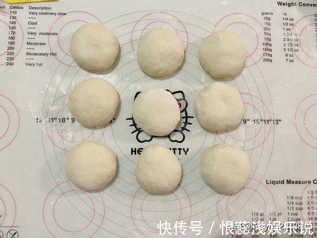 方形|适合夏季的淡咸味快手小餐包，松软咸香，营养丰富，好做又好吃