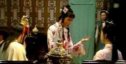 紫鹃$贾宝玉发现元春赐了赏,宝玉为什么赶紧喊来紫鹃?