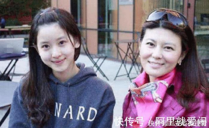 刘强东|比刘强东只大5岁的丈母娘长啥样当看到全家福后,网友我自闭了