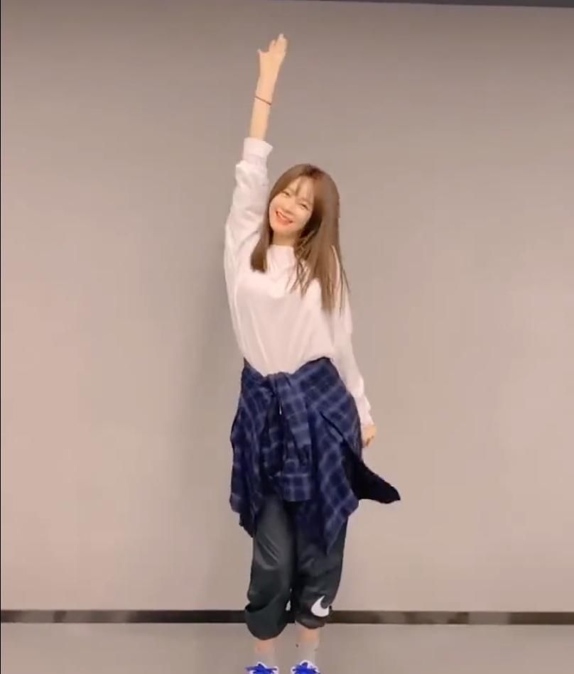 天天向上|沈梦辰跳《青你2》主题曲,不仅撞脸蔡卓宜,还被吐槽体型笨重