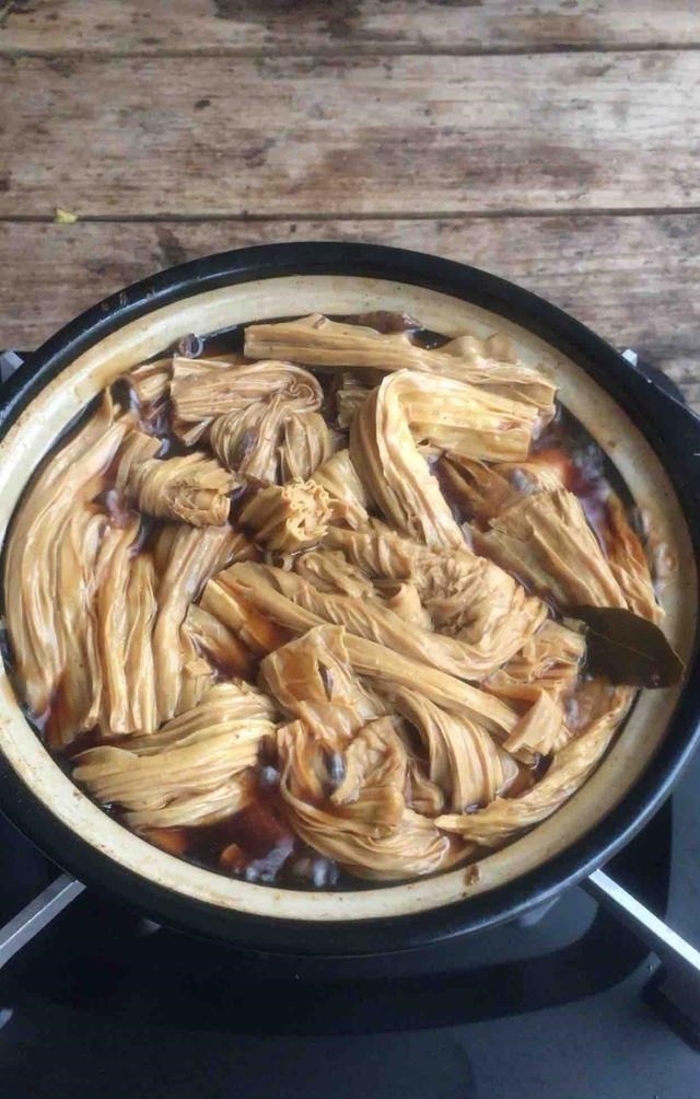 泡腐竹，可别放入水里就泡，饭店都是这么泡，既简单又快速还筋道