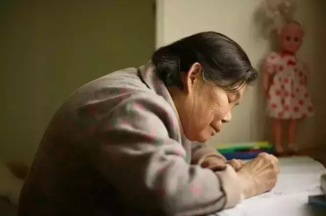 塔莎#3位70岁奶奶用绘画告诉你们:人生永远没有太晚的开始!共勉