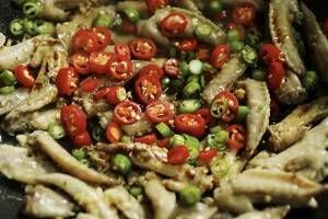 家常鸡肉菜谱大全之香辣鸡翅尖，简单美味，一道不错的下酒菜