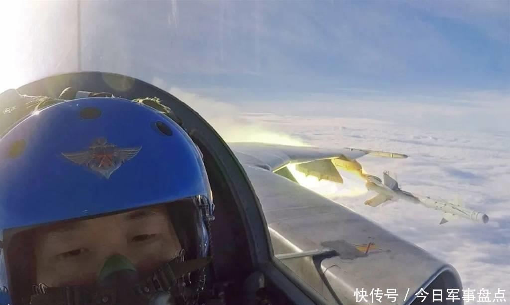 我军|数10枚空空导弹,近百名飞行员,我军大规模导弹实射给谁看?