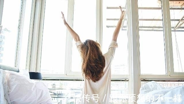 喝水|晨起后的4个“短命”习惯,若你一个都没有,或许与“长寿”有缘