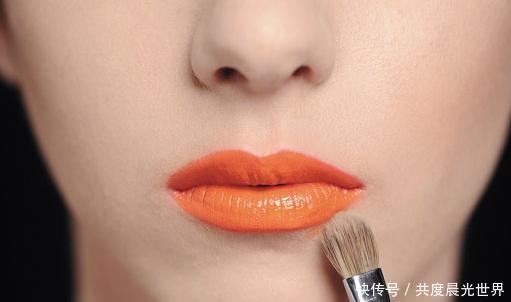 颜色|四种热门口红颜色遭嫌弃,直男看见觉得“尴尬”,你们涂了几种呢