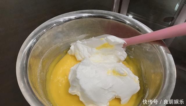 做电饭锅蛋糕,不需要加酵母,一样可以做出鲜香、软嫩的蛋糕