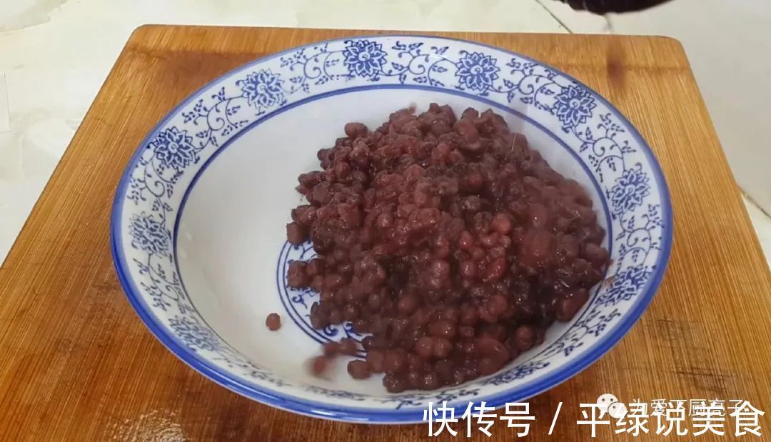 早餐别吃包子油条了，教你一个新吃法，做出好吃的煎豆包，太香了