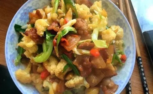 炒花菜时,万万别直接下油锅!多加“1步”,花菜又香又脆