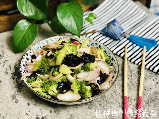 小米椒|凉拌西兰花用不用焯水十个人九个错,难怪西兰花营养流失不好吃
