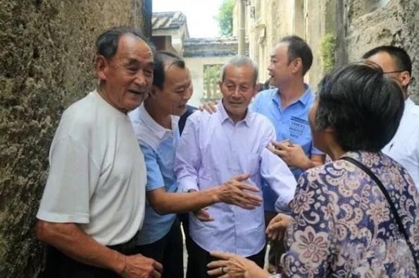 为什么父母不在，兄弟姐妹们会变疏远？4个现实原因让人深思