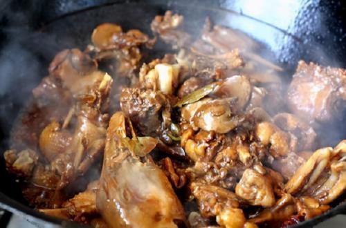 入味|大鹅炖不烂,腥味还重?学学东北人的做法,鹅肉软烂入味还不腥!