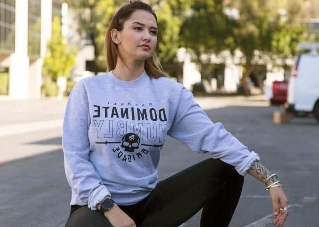 成年人|父母痴迷健身,孩子一岁腹肌线条明显,这怕是成年人都比不了吧