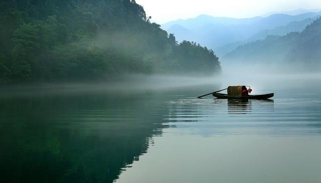 李白晚年写的一首诗,说要泛舟江湖归隐,两年后却自己打脸了