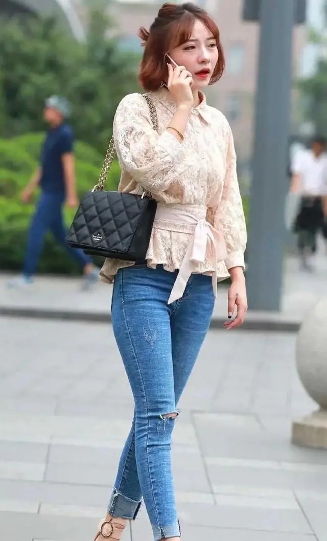 紧身牛仔裤 牛仔裤休闲又时尚,舒适柔软又顺滑,穿着优雅又显瘦