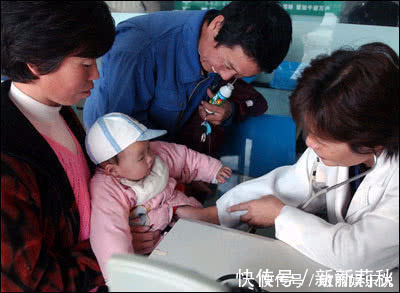 积食|提醒家长2个时间别给娃喝水了,容易伤脾不长个,抓紧停手