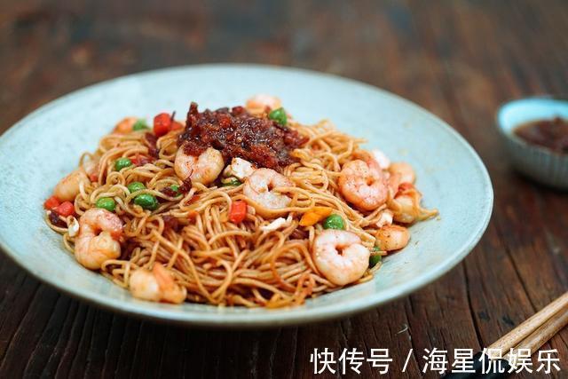 凉皮|4种一吃就长肉的主食，第一种堪比“喝油”，运动再多也“白瞎”