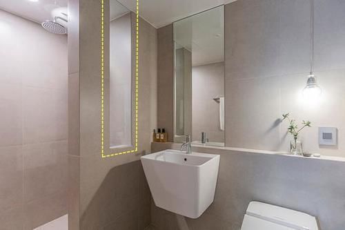 玻璃|卫生间隔断砌一半,坚持掏空装玻璃,朋友:这么实用给师傅涨工资