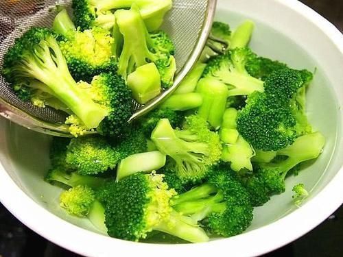 食材|这几种食材不焯水不能吃,为了家人的健康,以后不要再直接下锅