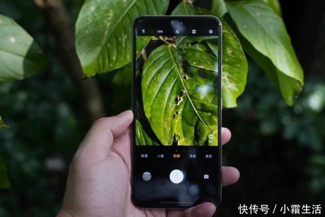 钢化玻璃|为什么越来越多的手机被贴上了出厂膜,是屏幕变脆弱了