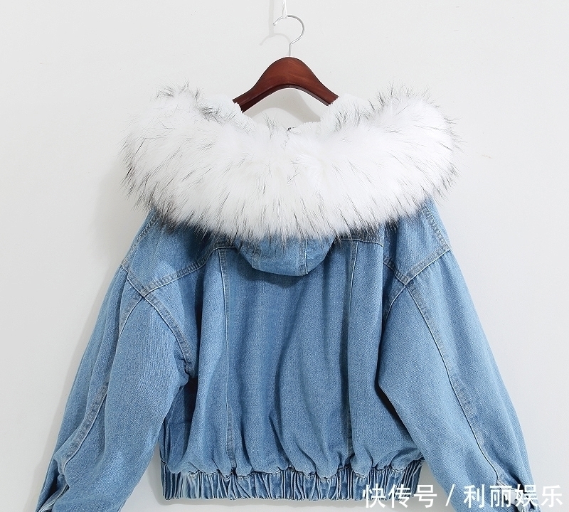 终于等到今年流行的羽绒服了:80后女人穿,瞬间变成妙龄女孩