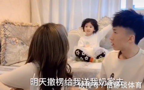 宝妈|“最腻歪夫妇”在娃面前秀恩爱火了,萌娃被气得频出“金句”