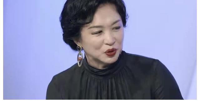 金星點(diǎn)評(píng)《追光吧》初舞臺(tái)，8位哥哥得到好評(píng)，其他哥哥各有問題